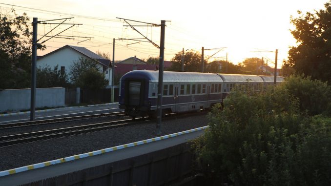 Tren în Valu lui Traian. FOTO Adrian Boioglu / Valureni.ro