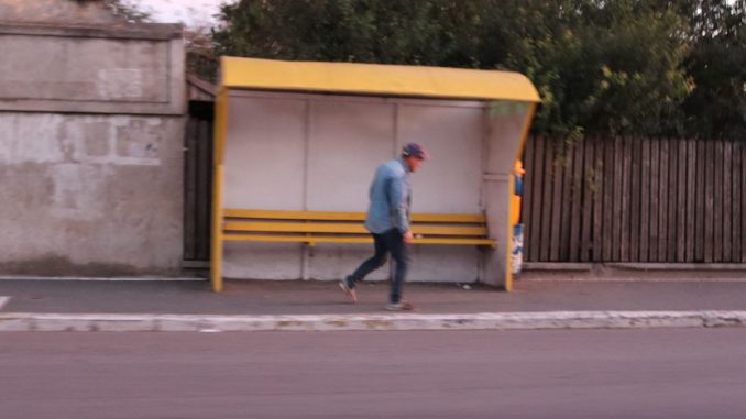 Stație de autobuz din Valu lui Traian. FOTO Adrian Boioglu / Valureni.ro