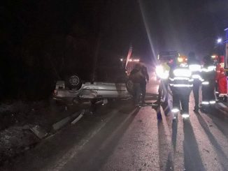 Accident la ieșire din Valu lui Traian. FOTO Alexandra Ștefănescu