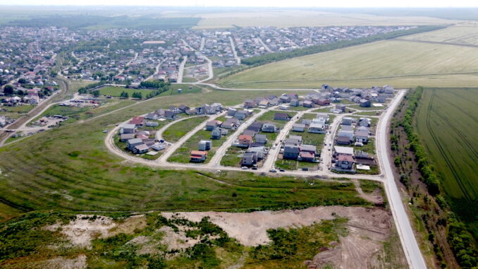 Cartierele Zona F și Zona C din Valu lui Traian. FOTO Adrian Boioglu / Vălureni