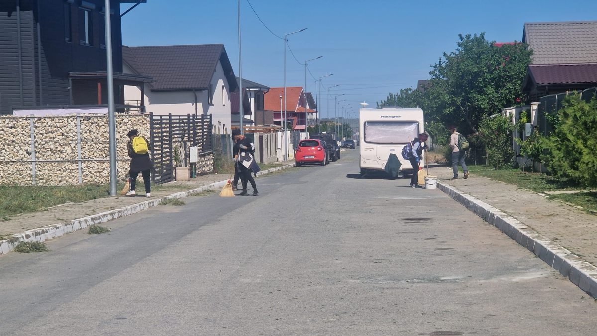 Acțiuni de înfrumusețare a comunei Valu lui Traian. FOTO Gospodărie Comunală Valu lui Traian.