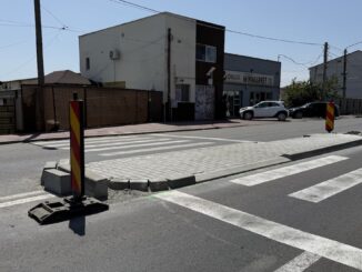 Noile refugii pentru pietoni din Valu lui Traian. FOTO Adrian Boioglu / Vălureni