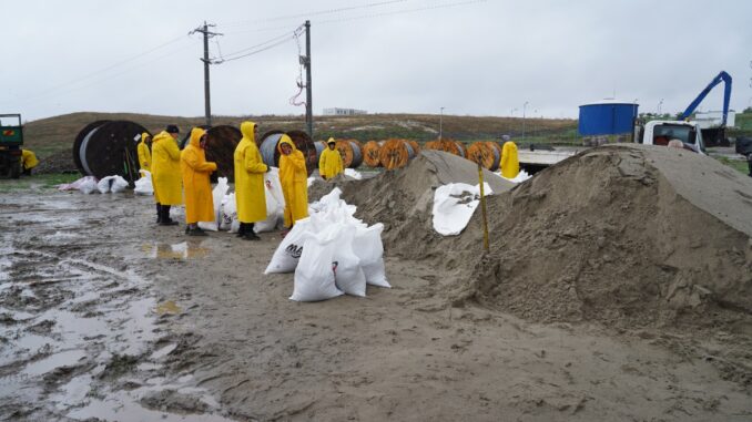 Autoritățile și voluntarii din cadrul Primăriei Valu lui Traian acționează preventiv. FOTO Adrian Boioglu