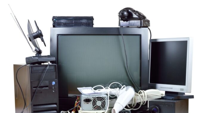 Vălurenii sunt chemați să recicleze aparatura electrică și electrocasnică nefolositoare din locuințe. Foto ilustrativ