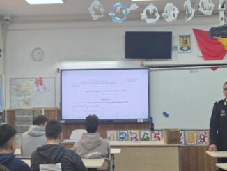 Reprezentanții CMZ Constanța în dialog cu elevii din Valu lui Traian. FOTO CMZ Constanța