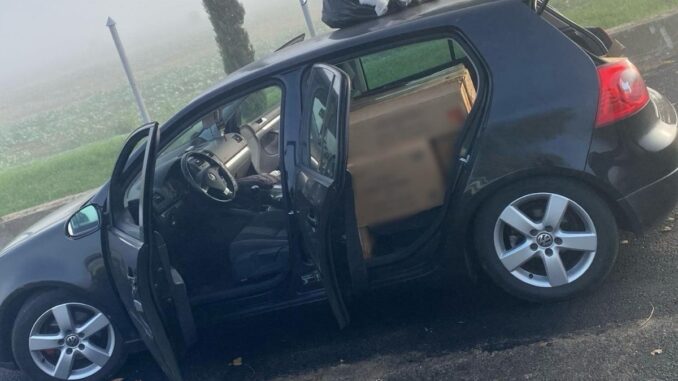 articole pirotehnice gasite intr-o masina Polițiștii au confiscat marfa și au deschis un dosar penal. FOTO IPJ Constanța