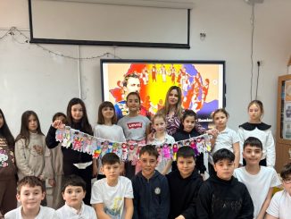 Elevii Școlii Gimnaziale „Vam. Ioan Murgescu” au marcat într-un mod aparte cei 167 de ani de la Unirea Principatelor. FOTO Facebook