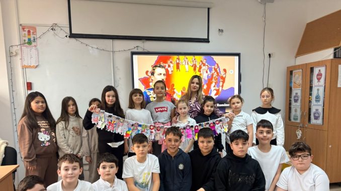 Elevii Școlii Gimnaziale „Vam. Ioan Murgescu” au marcat într-un mod aparte cei 167 de ani de la Unirea Principatelor. FOTO Facebook