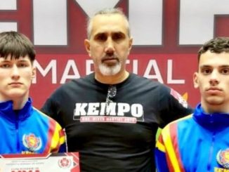 Doi tineri luptători antrenați de profesorul Ionel Crînguș, convocați la lotul național. FOTO Ionel Crînguș